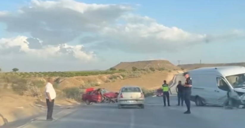 Nevşehir’de otomobil ile minibüs kafa kafaya çarpıştı: 1 ölü, 2 yaralı