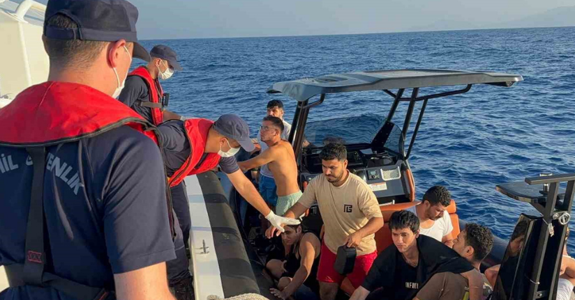 17 düzensiz göçmen kurtarıldı, 1 göçmen kaçakçısı yakalandı