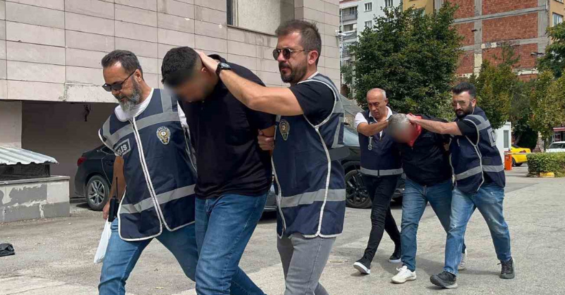 Ambulans kovalayan baba-oğul ters kelepçeli adliyeye sevk edildi