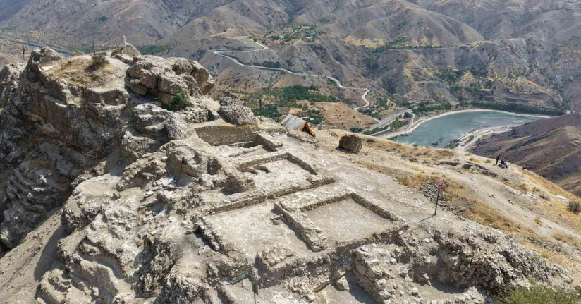 Geçmişi 3 bin yıllık tarihi kalede Osmanlı’ya ait karakol ortaya çıktı