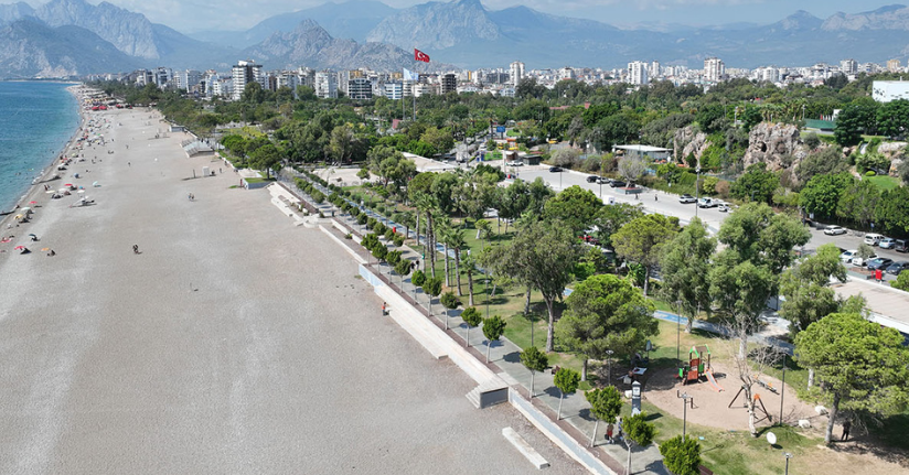 Konyaaltı Sahili’nde çöp atana ceza geliyor