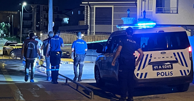 Kız arkadaşı ve onun kardeşini tabancayla öldürüp, intihar etti