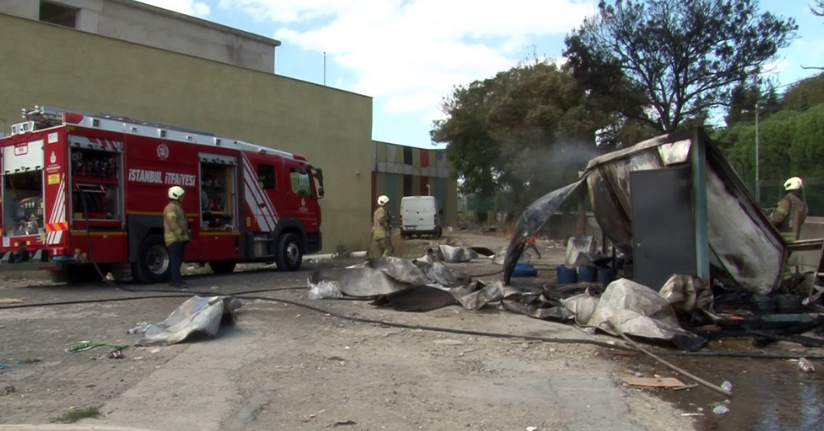 Tüp bomba gibi patladı, çay ocağı alevlere teslim oldu