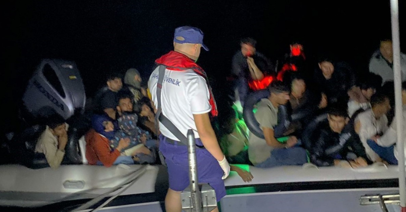 Didim’de geri itilen 71 düzensiz göçmen kurtarıldı