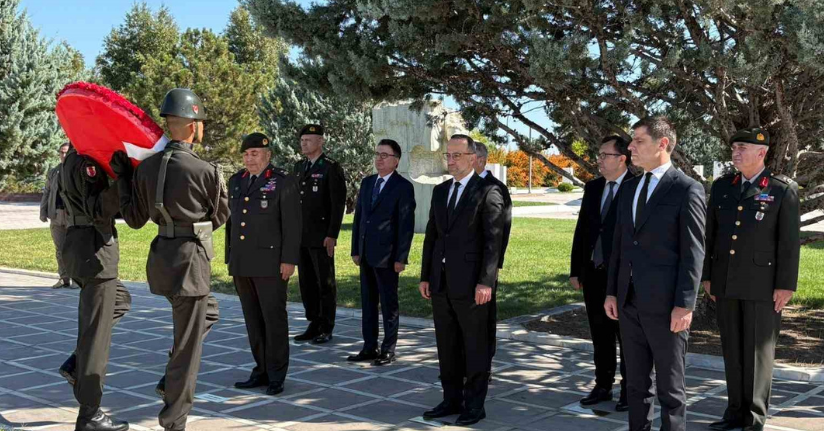 4’üncü Cumhurbaşkanı Cemal Gürsel, mezarı başında anıldı