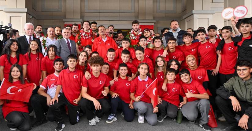 12 Dev Adam gümüş madalya ile yurda döndü