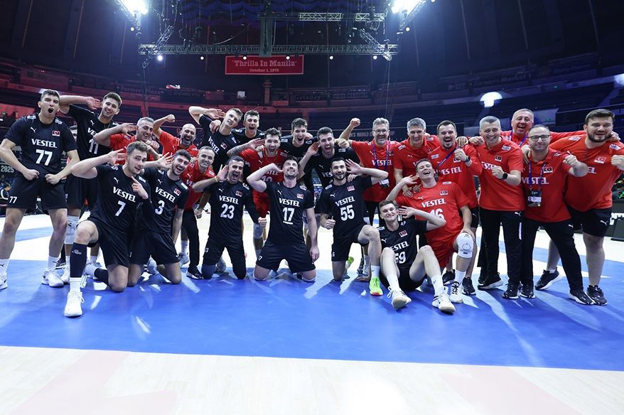 A Milli Erkek Voleybol takımı, namağlup son 16 turuna yükseldi