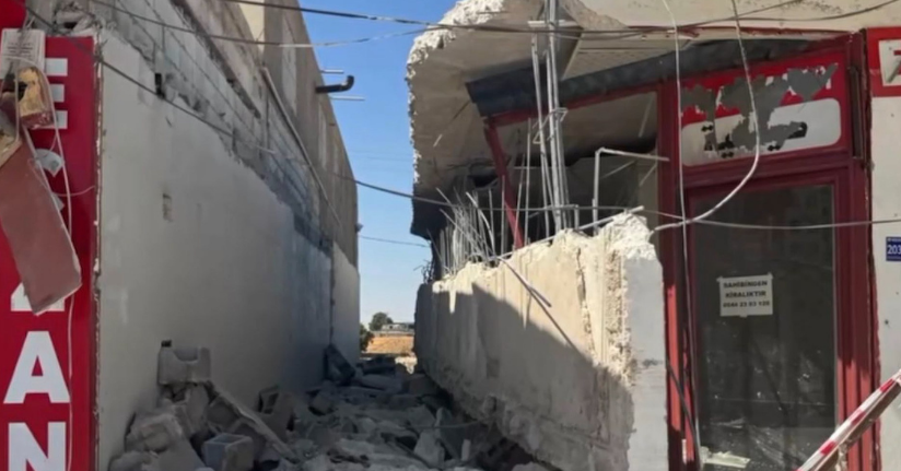 Tadilata giren eczanede tavan çöktü; 1 işçi öldü