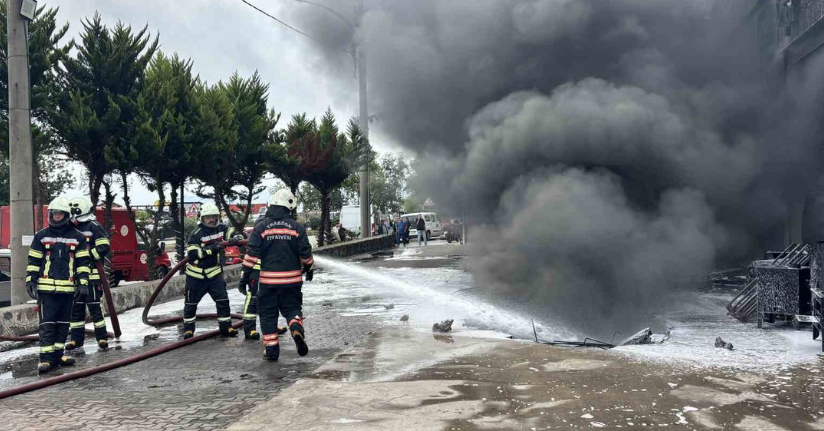 Trabzon’da AVM’deki yangın büyük ölçüde kontrol altına alındı