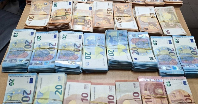 Tır kabininde ele geçirilen 99 bin 970 euro komşuya kaldı