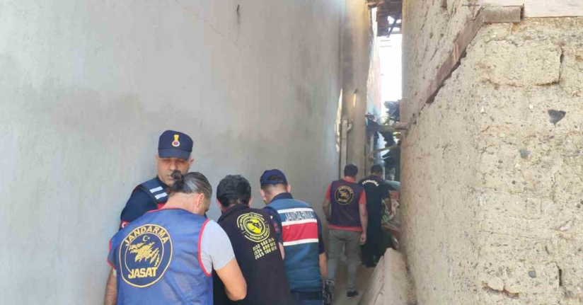 İçkisine karışan babaannesini başına tüple vurarak öldürdü