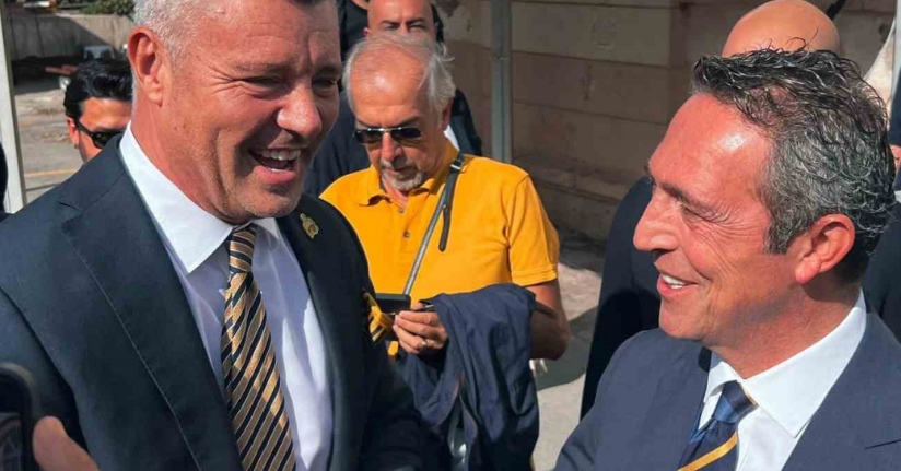 Ali Koç saha kenarından geçerken Sadettin Saran lehine tezahüratlar yapıldı