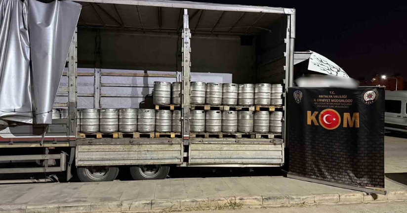 Antalya’da milyonlarca makaron ve binlerce litre kaçak içki ele geçirildi