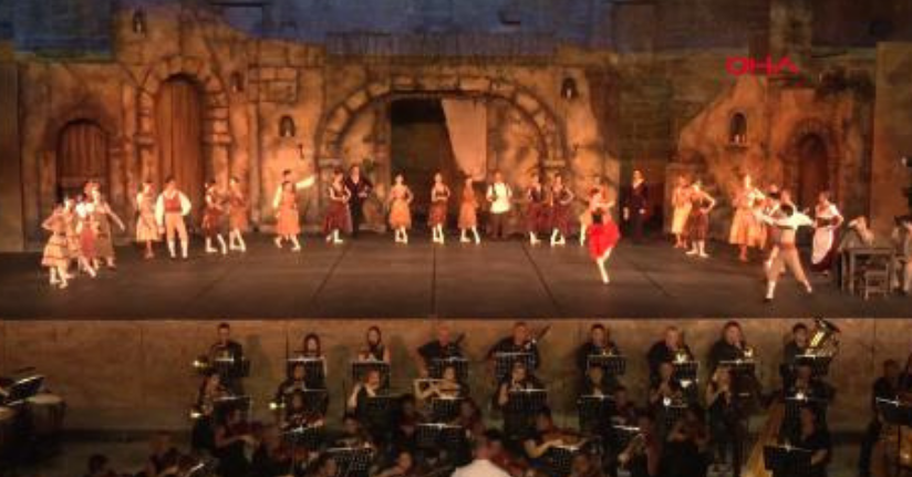 Aspendos'ta Don Kişot gecesi
