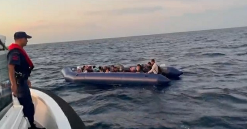 İzmir’de 138 düzensiz göçmen ve 2 göçmen kaçakçısı yakalandı
