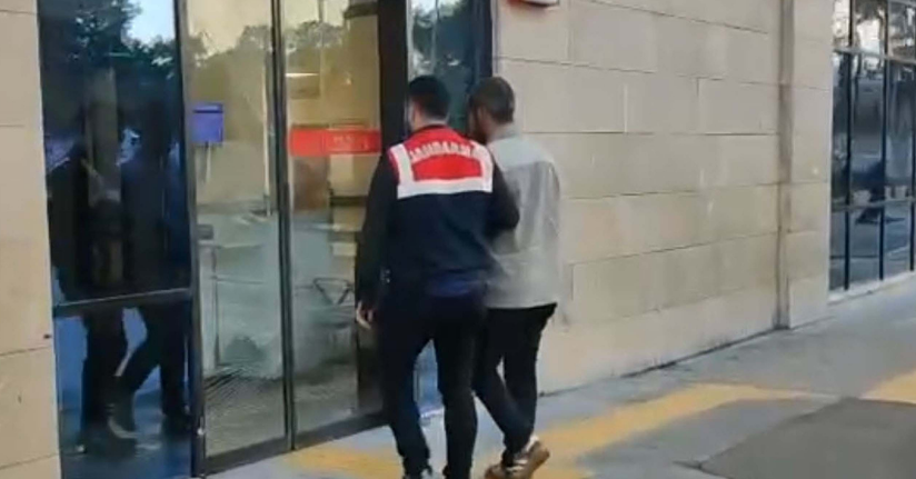 İzmir merkezli FETÖ operasyonu: 35 gözaltı