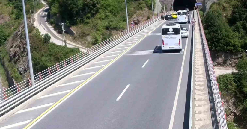 Tünel çıkışında geri manevra yapan halk otobüsü kazaya yol açtı