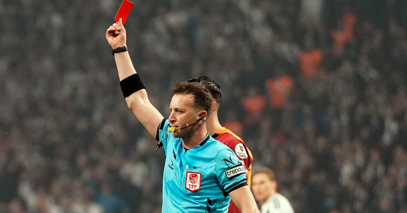 Galatasaray-Beşiktaş derbileri bol kırmızı kartlı geçiyor!