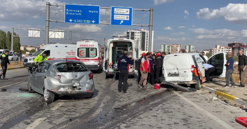Karşı şeride geçen otomobil zincirleme kazaya yol açtı: 1 ölü, 4 yaralı