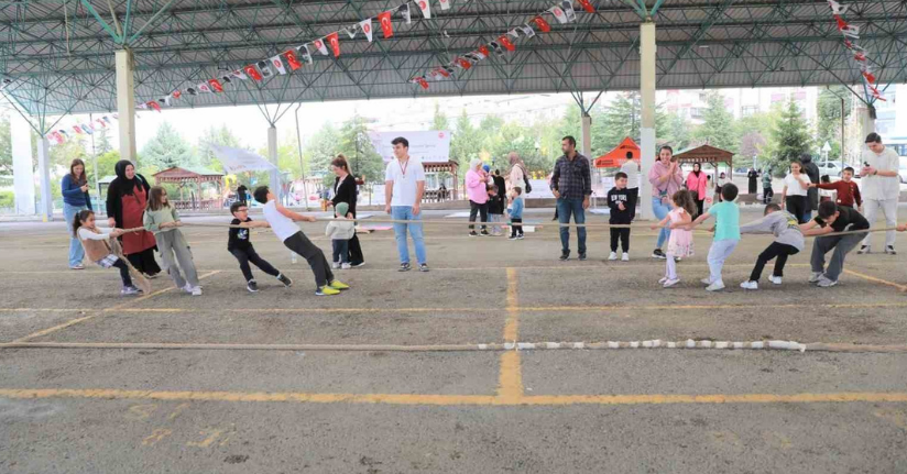 Unutulmaya yüz tutan sokak oyunları ’Sokak Oyunları Festivali’nde canlandı