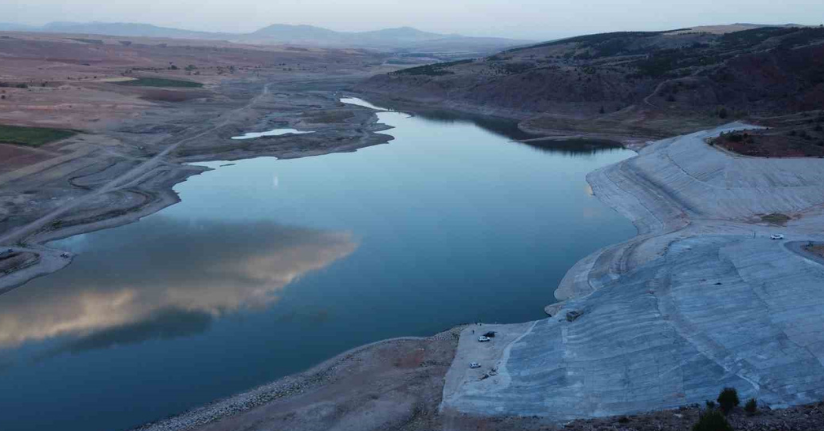 Kuraklık etkisini gösterdi: Uzunlu Barajı gözle görülür şekilde çekildi
