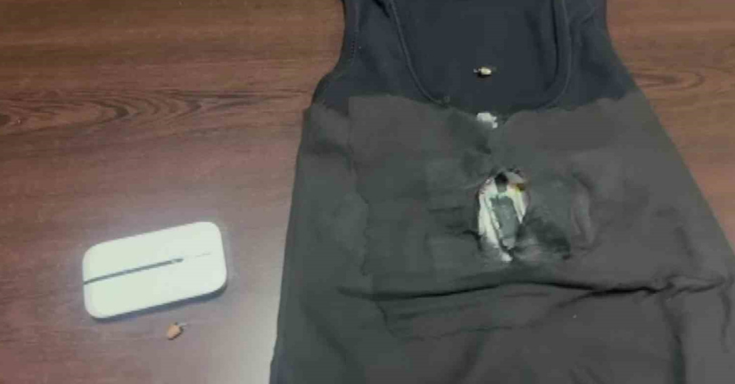 Adana’da ehliyet sınavında tişörte ve kemere yapılan kopya düzeneği polis tarafından bulundu