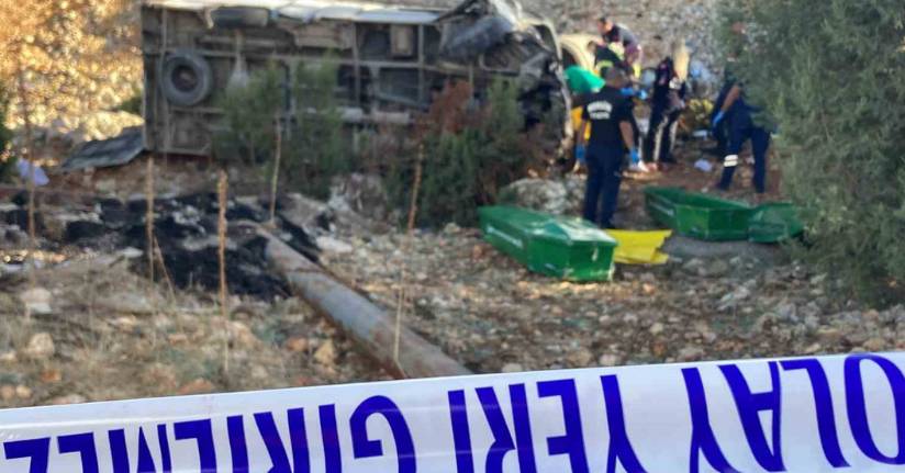 İşçilerin öldüğü minibüsün şoförü ehliyetsiz çıktı: 4 ölü 14 yaralı