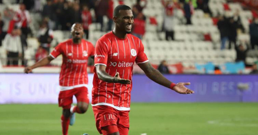 Antalyaspor’un Eski Golcüsü Haji Wright Parlıyor: Frank Lampard Kazanıyor!