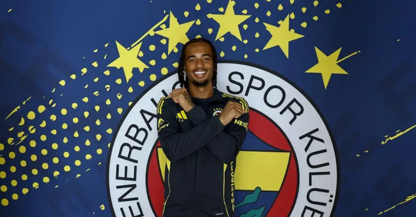 Gece Yarısı Paylaşımı Olay Oldu, Tüm Gönderilerini Sildi