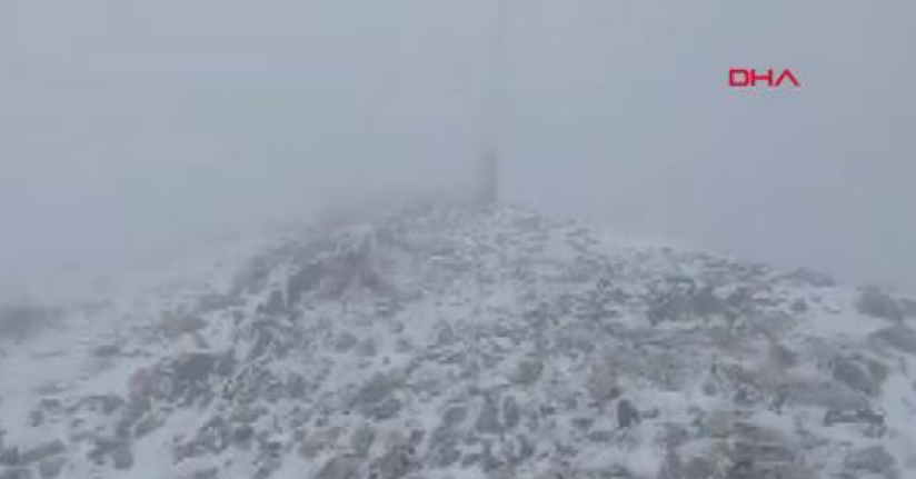  Uludağ'ın zirvesi karla kaplandı 