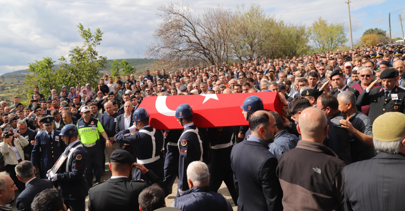  Trafik kazasında şehit olan jandarma astsubay, memleketi Manisa'da toprağa verildi