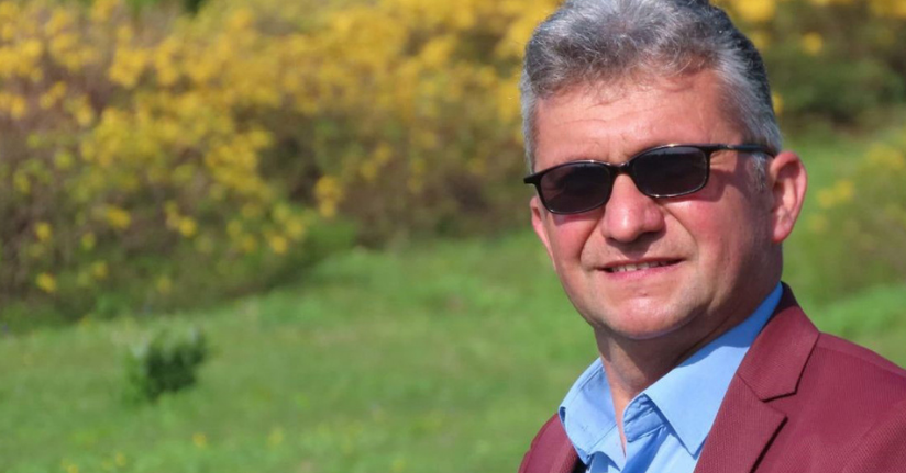 Gemlik’te sahnede kalp krizi geçiren Giresunlu sanatçı hayatını kaybetti