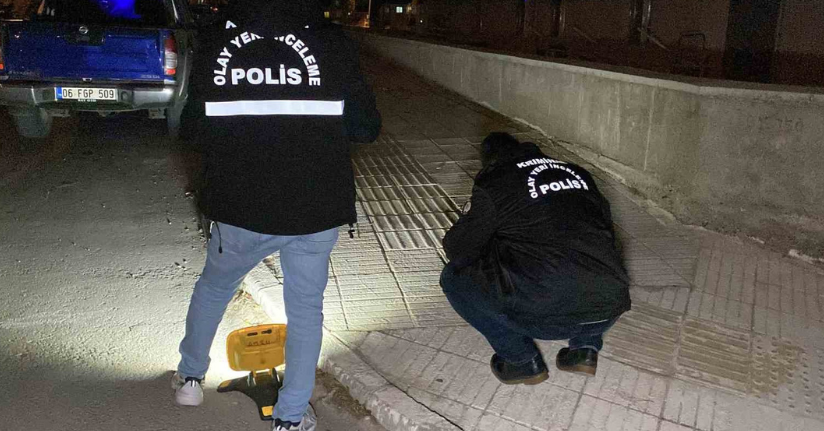 Husumetlisinden kaçarken kaza yapan iki kişi, tüfekle vuruldu
