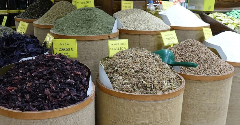 Kışın favorisi: Zencefil, propolisli macun, kara mürver ve karadut pekmezleri