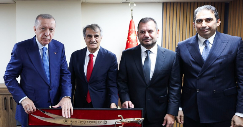 Trabzonspor’dan Cumhurbaşkanı Erdoğan’a Sürmene kılıcı hediyesi