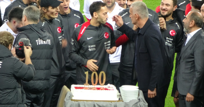 Hakan Çalhanoğlu’na 100. milli maç sürprizi