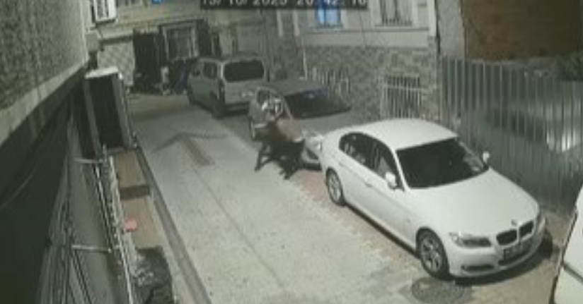  Fatih'te kadını darbedip yerde sürükledi