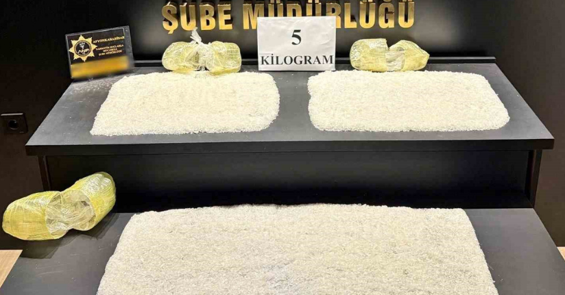 Gübre çuvallarının arasından 5 kilogram uyuşturucu çıktı