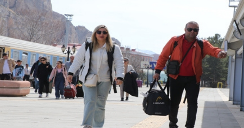 Van'a 9 ayda 572 bin İranlı turist geldi