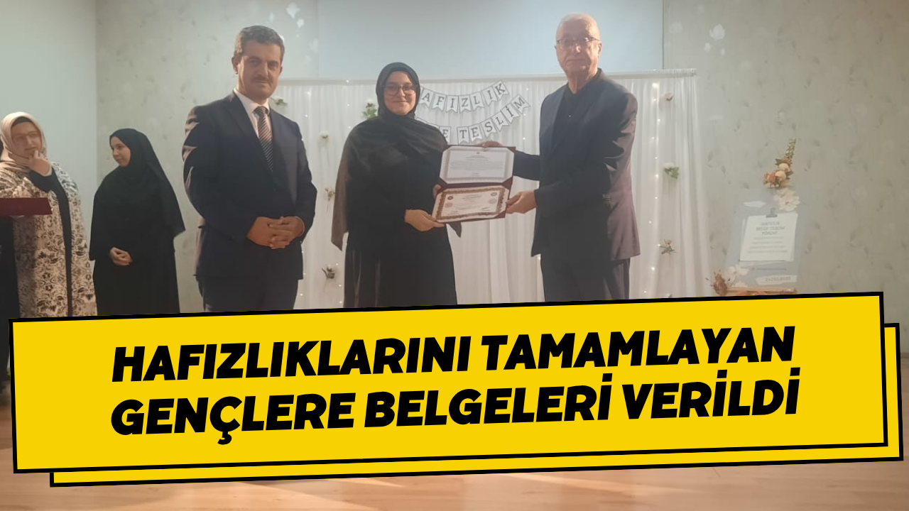Hafızlıklarını Tamamlayan Gençlere Belgeleri Verildi