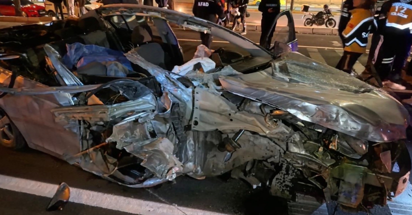 Otomobil tıra arkadan çarptı: 1 ölü 1 ağır yaralı