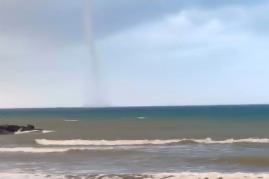 İskenderun Körfezi’nde oluşan hortum cep telefonu kamerasına yansıdı