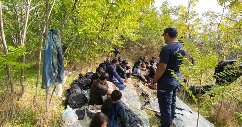 İzmir açıklarında 66 düzensiz göçmen yakalandı, 29 göçmen kurtarıldı