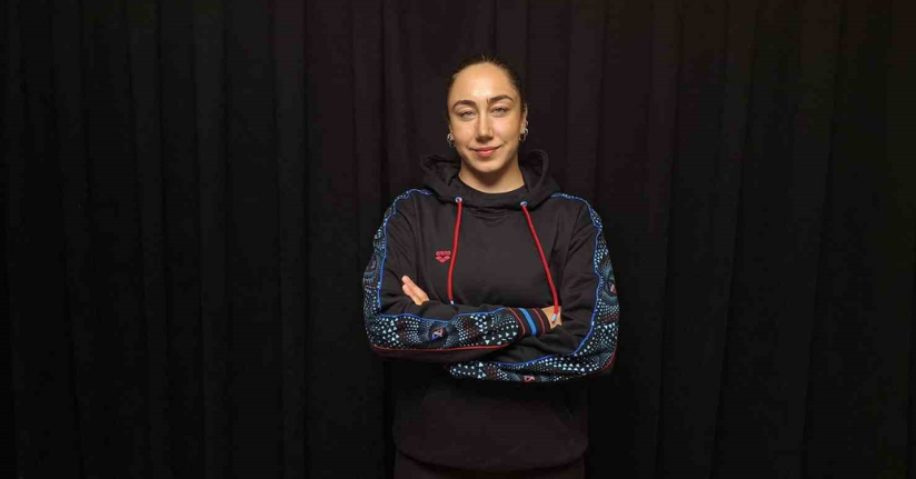 39 km mesafeyi 14 saatte yüzerek Türkiye birincisi oldu