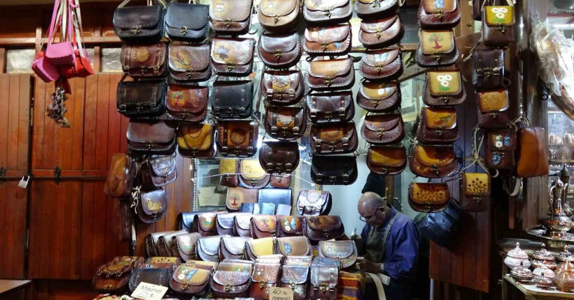 Gaziantep’te yaşlı usta, 66 yıldır çanta üretiyor