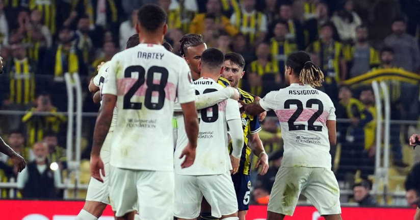 Fenerbahçe- Stuttgart maçında son düdük çaldı, ortalık karıştı