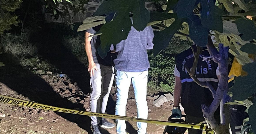 Cami bahçesinde gömülü yeni doğmuş bebek cesedi bulundu
