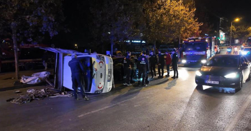Uyuşturucu etkisindeki sürücü kaza yaptı: Araçtan yüklü miktarda uyuşturucu çıktı