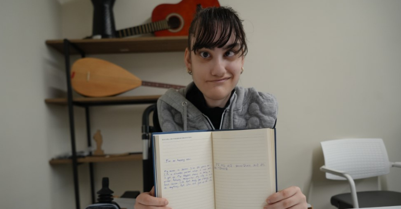 Serebral palsili Şevval, Korece ve İngilizce öğrenip köşe yazarı oldu