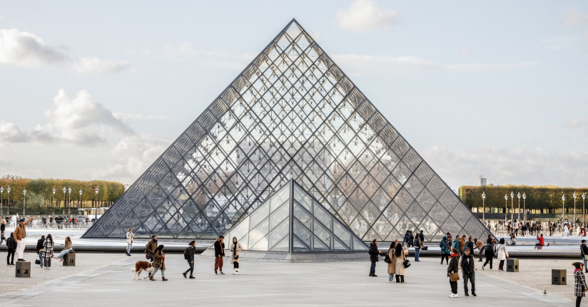 Louvre Müzesi soygunuyla bağlantılı 2 kişi gözaltına alındı